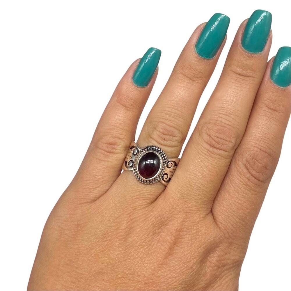 Garnet Ring Size 8 Solid 925 Sterling Silver Oval Cabochon Red Boho Jewelry - Picture 3 of 13